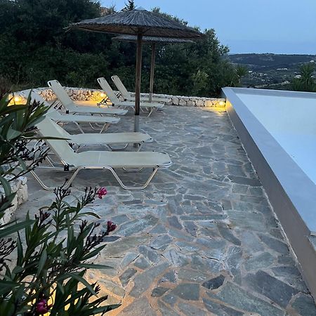 Luxurious Villa At A Unique Spot Agios Nikolaos  Exterior photo