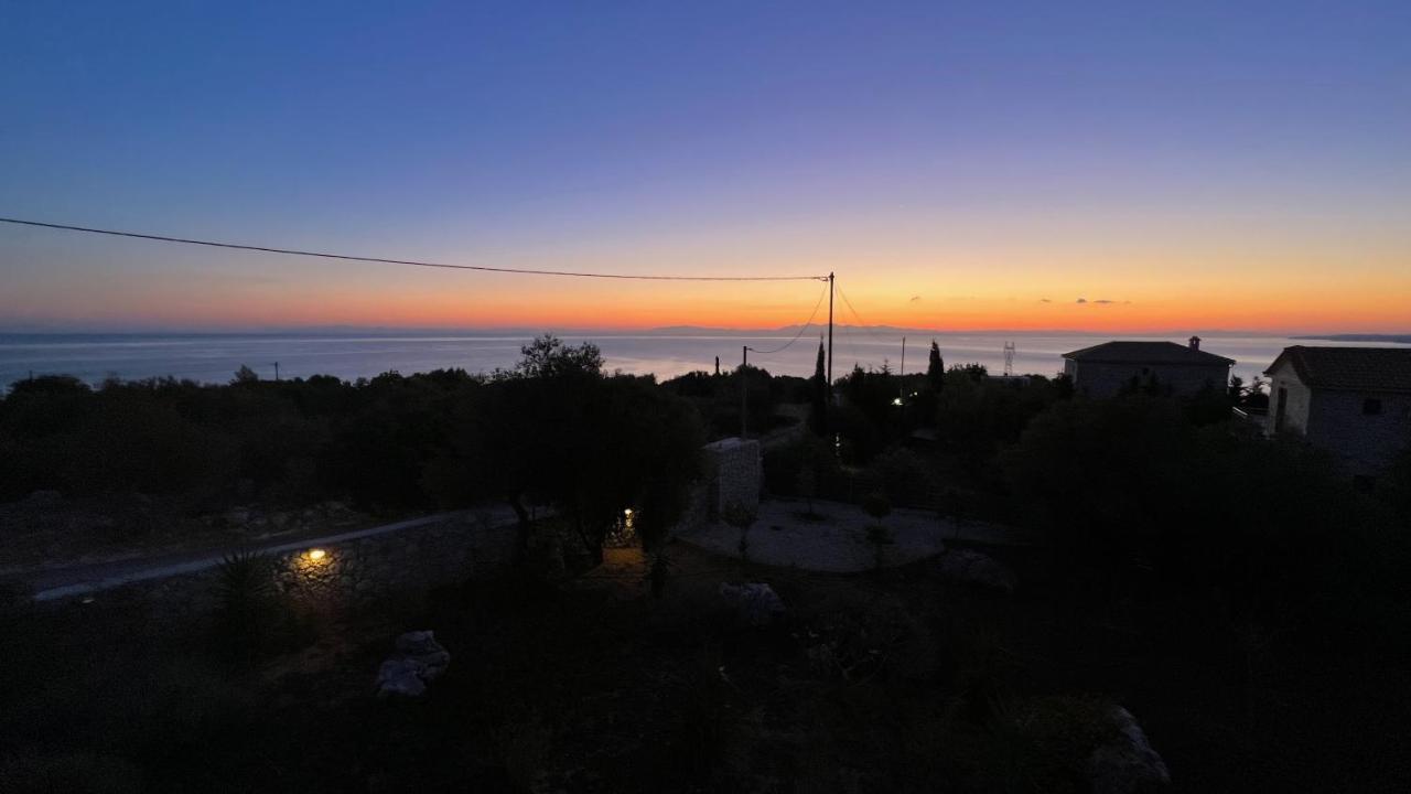 Luxurious Villa At A Unique Spot Agios Nikolaos  Exterior photo
