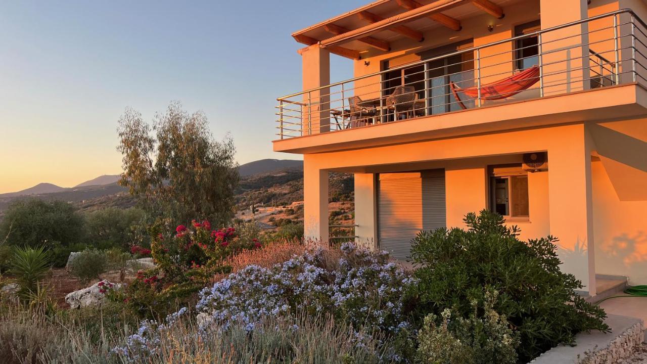 Luxurious Villa At A Unique Spot Agios Nikolaos  Exterior photo