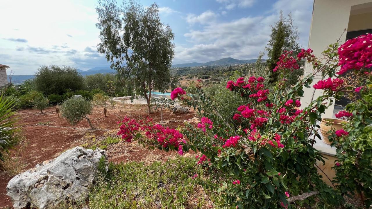 Luxurious Villa At A Unique Spot Agios Nikolaos  Exterior photo