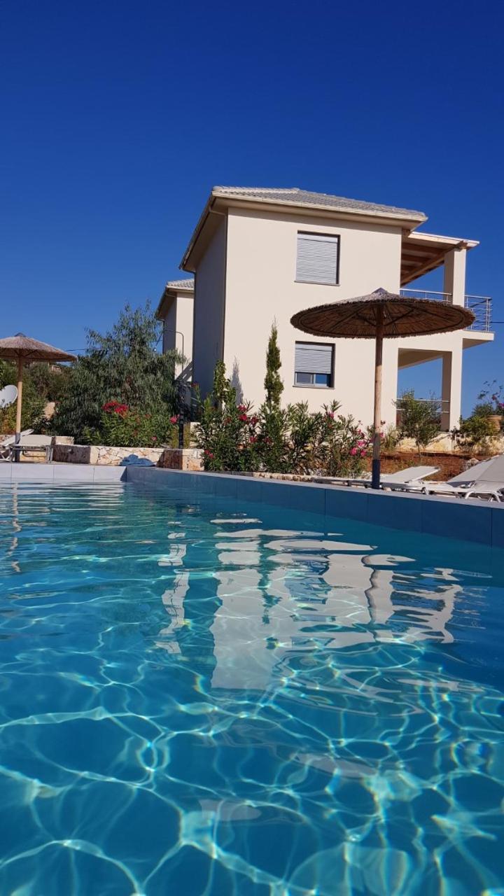 Luxurious Villa At A Unique Spot Agios Nikolaos  Exterior photo